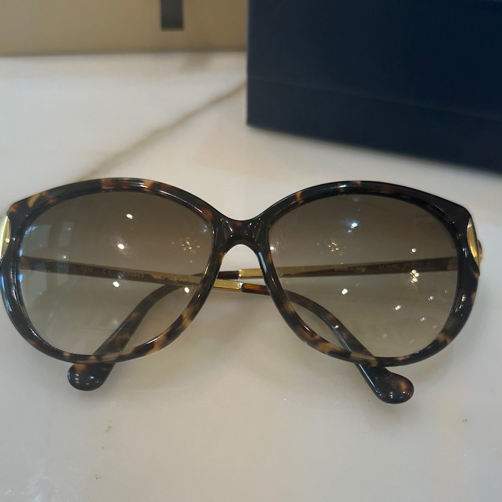 LOUIS VUITTON Garance cat eye shape Z0756E sunglasses Brown Gradient